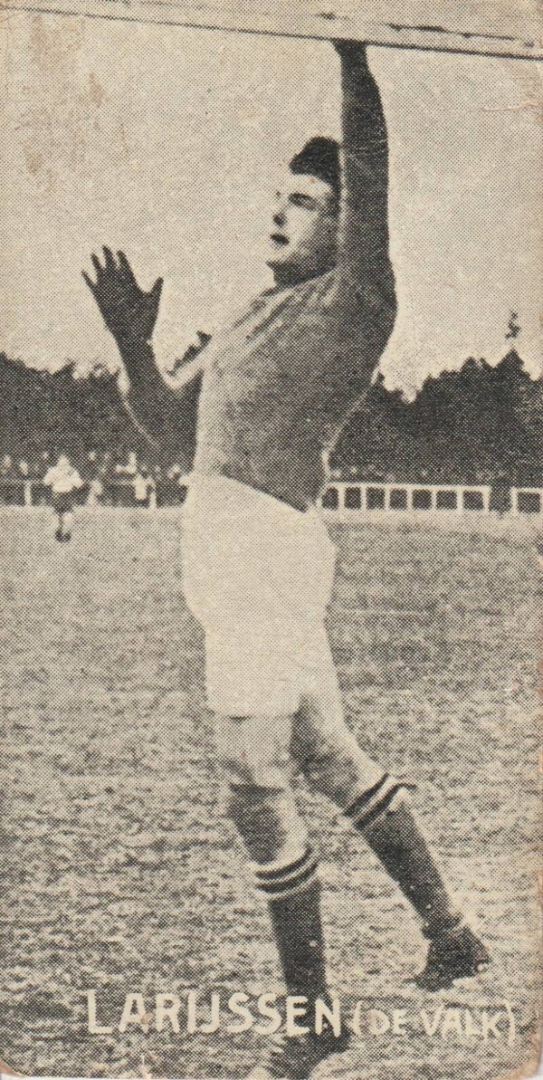 Larijssen (De Valk) - Tiktak Voetbalfoto's & andere sporten 1933