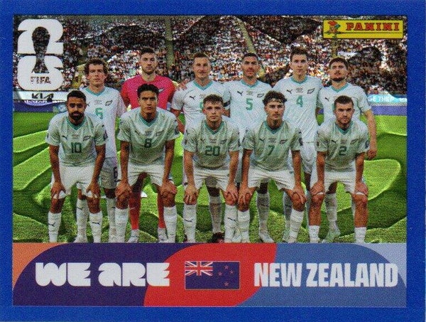 #NZL 13: Teamfoto (New Zealand) - Panini FIFA World Cup 2026 Canada, USA, Mexico. Blue Crumple Parallel