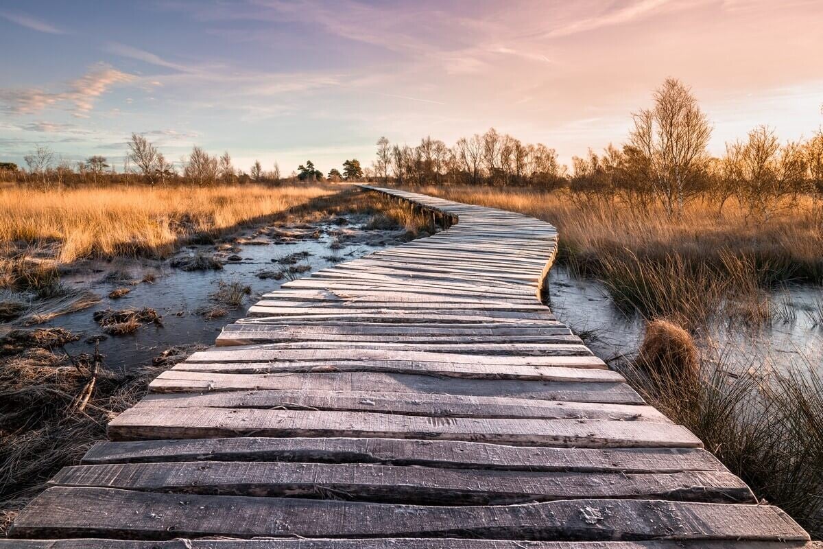 Waterval in grot naar beneden