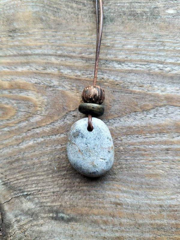 Steen aan ketting 2