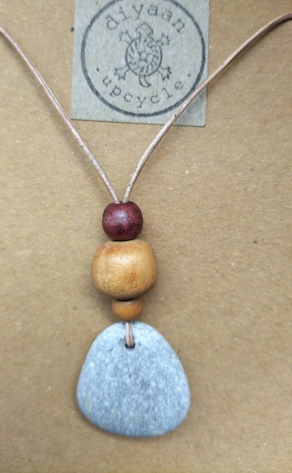Steen aan ketting 4