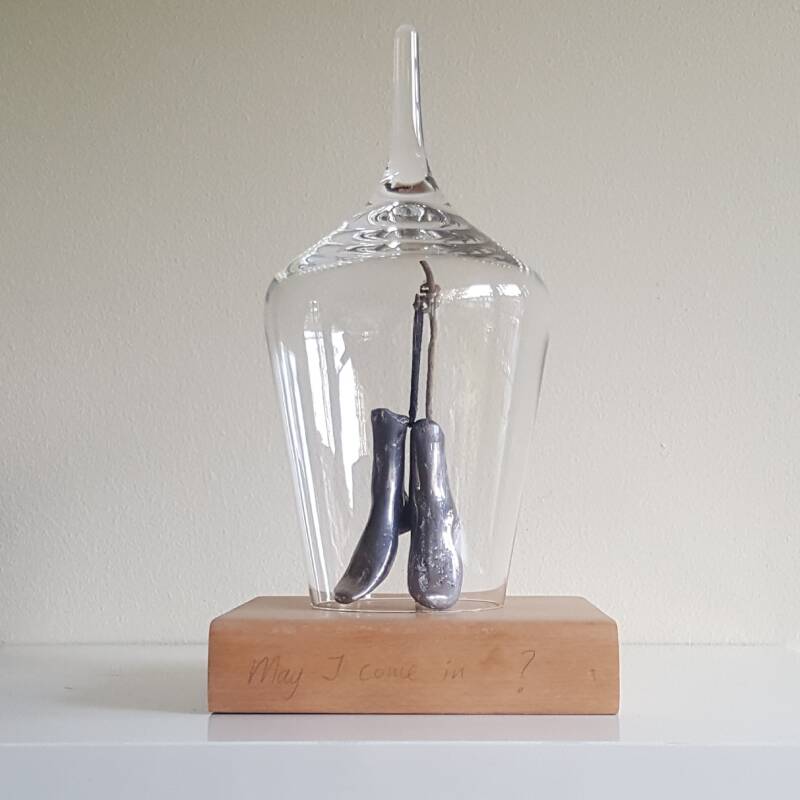 modern tinnen object may I come in