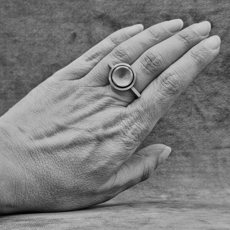 ring Circle of life gedragen aan mijn hand
