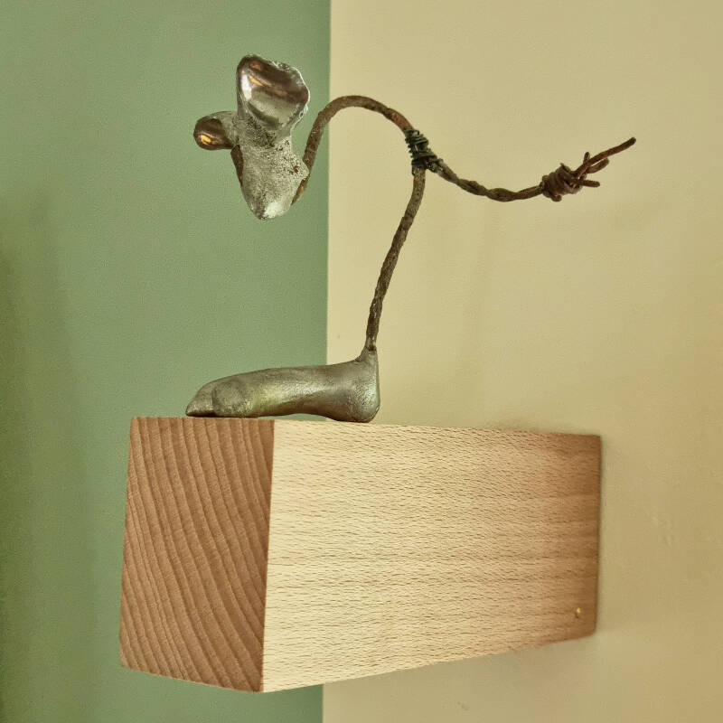 beeldje van een muis gemaakt met gerecyclede materialen