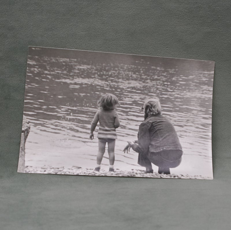 zwart/wit foto van mijn vader en mij