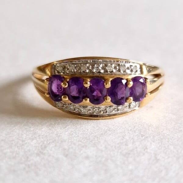 The Amethysts and Diamonds row ring