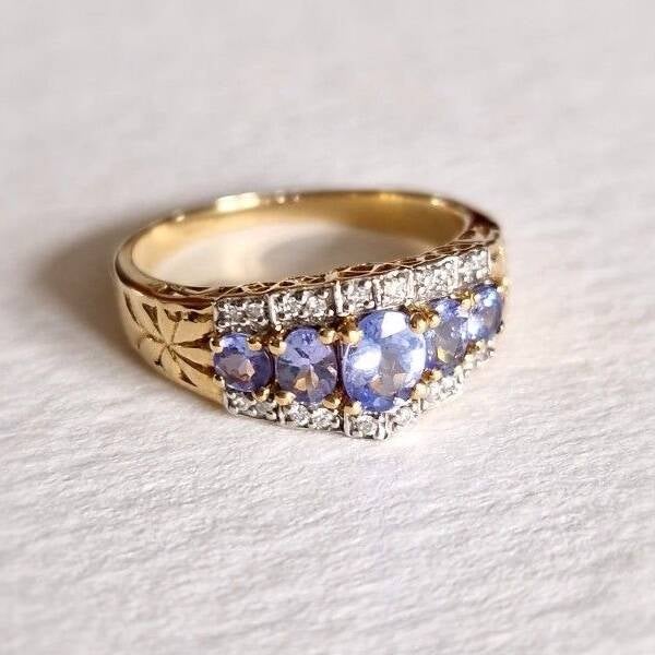 The high class tanzanite and diamond ring