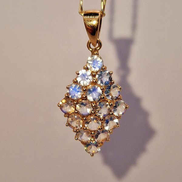 The diamond shaped moonstone pendant