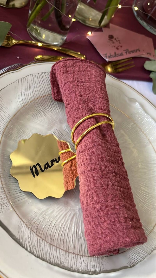Personalisierte Namensspiegel Hochzeit Gold | Wellenrand Tischkarten für Gäste