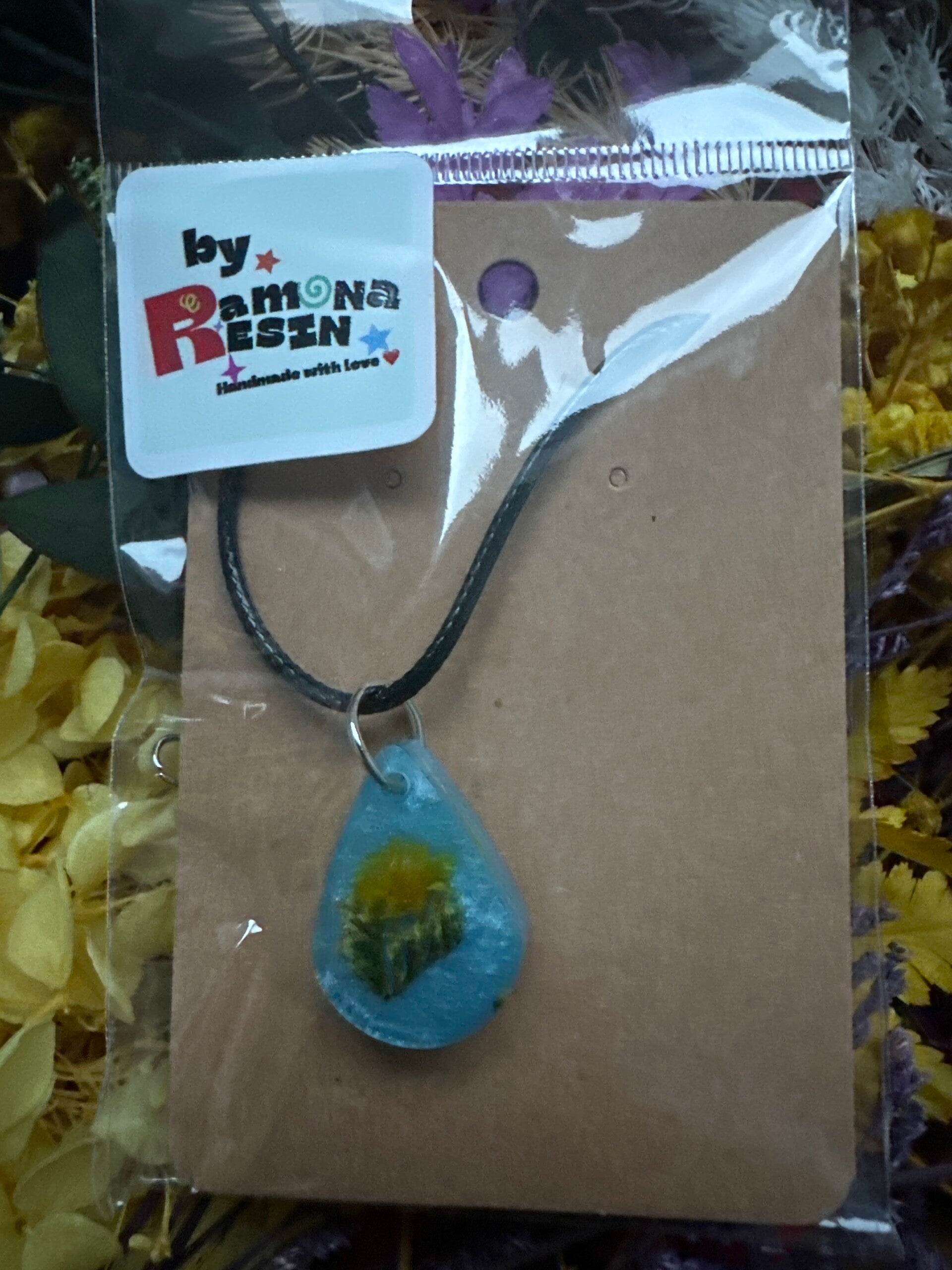 Handcrafted resin necklace (small)