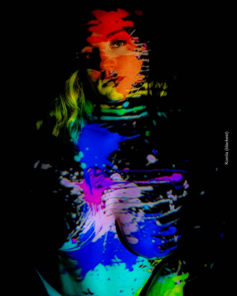 karolyne-studio-01-by-komla-04259-standard-ov5hf2.jpg
