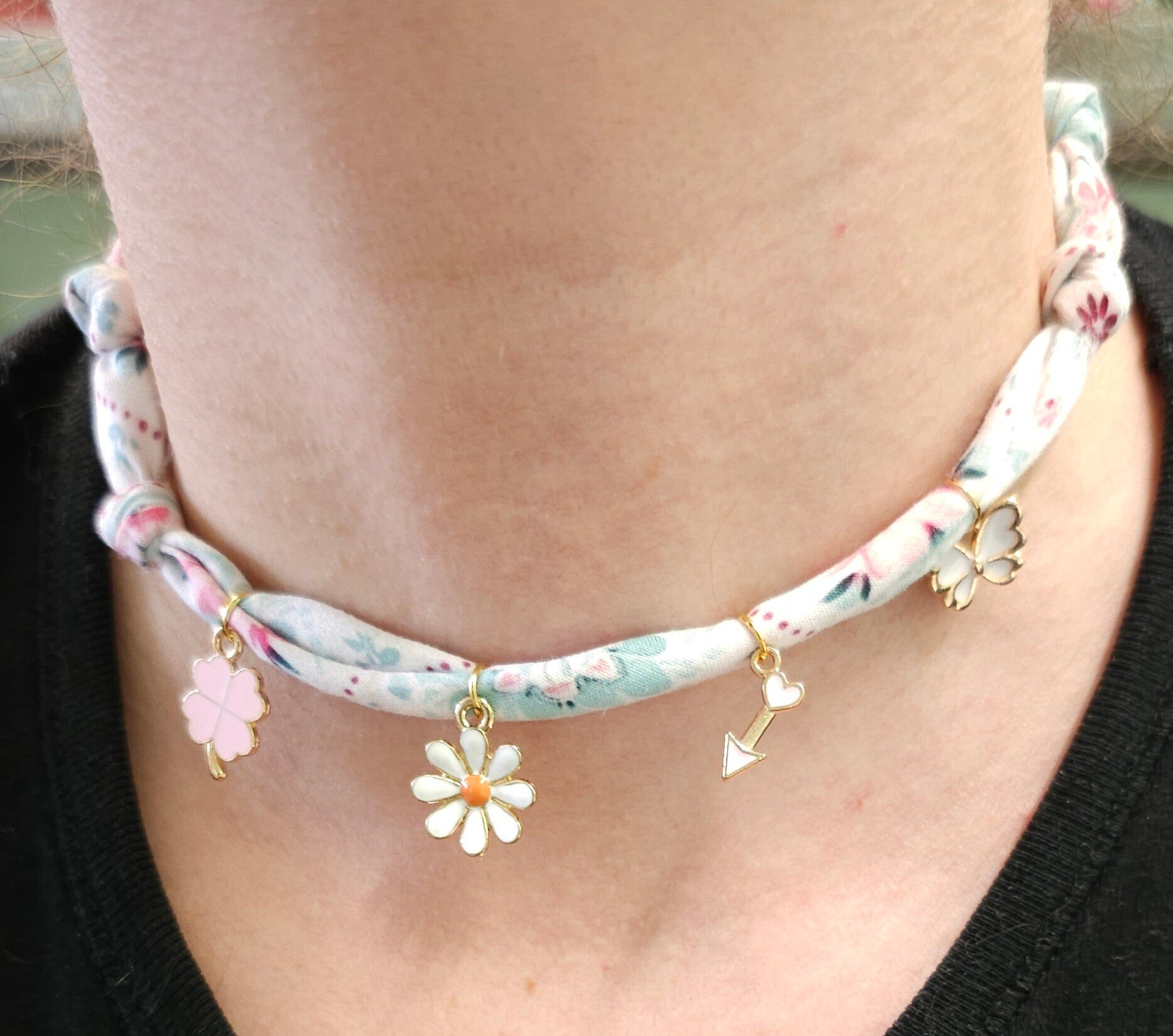 Collier femme à Breloques 🦋