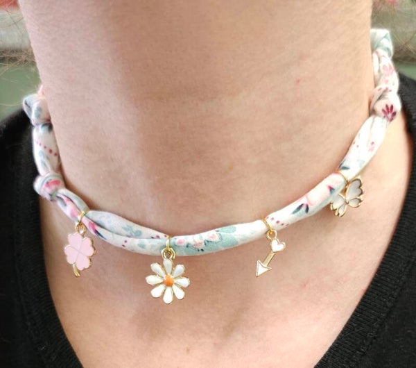 Collier femme à Breloques 🦋