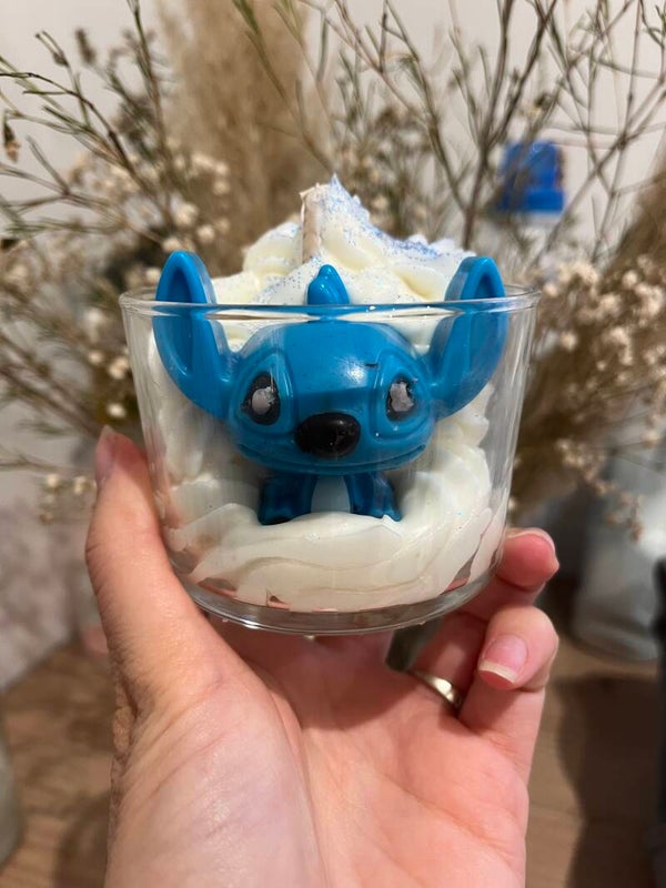 Bougie petit monstre bleu