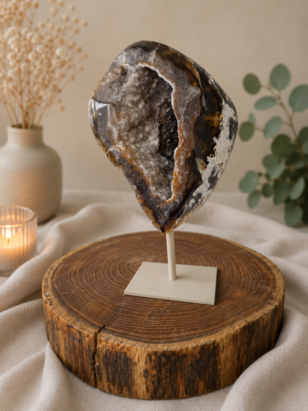 Agaat Geode met Druzy Kwarts op standaard