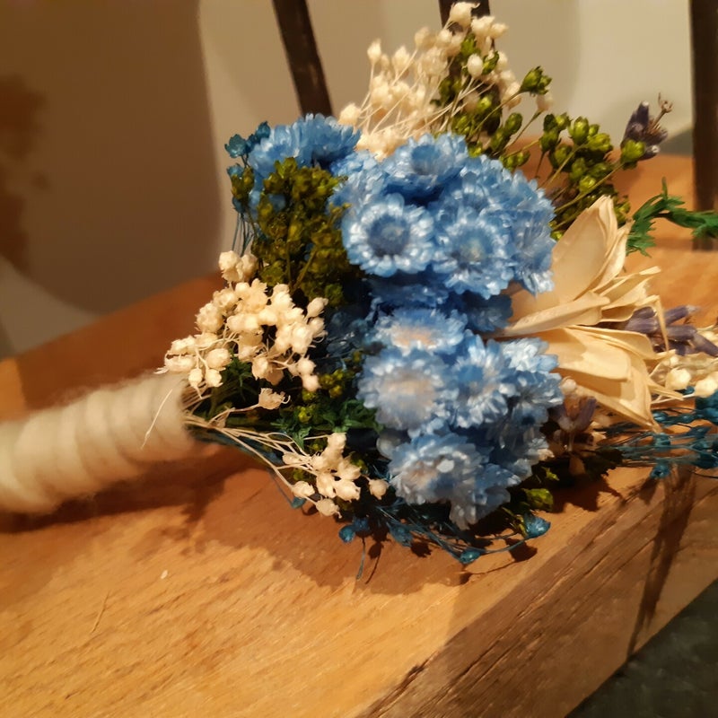 boutonnieredroogbloemenblauw.jpg
