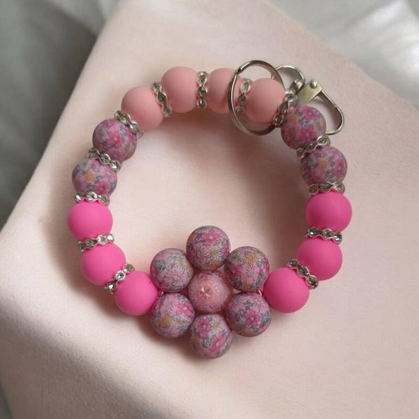 Flower wristlet