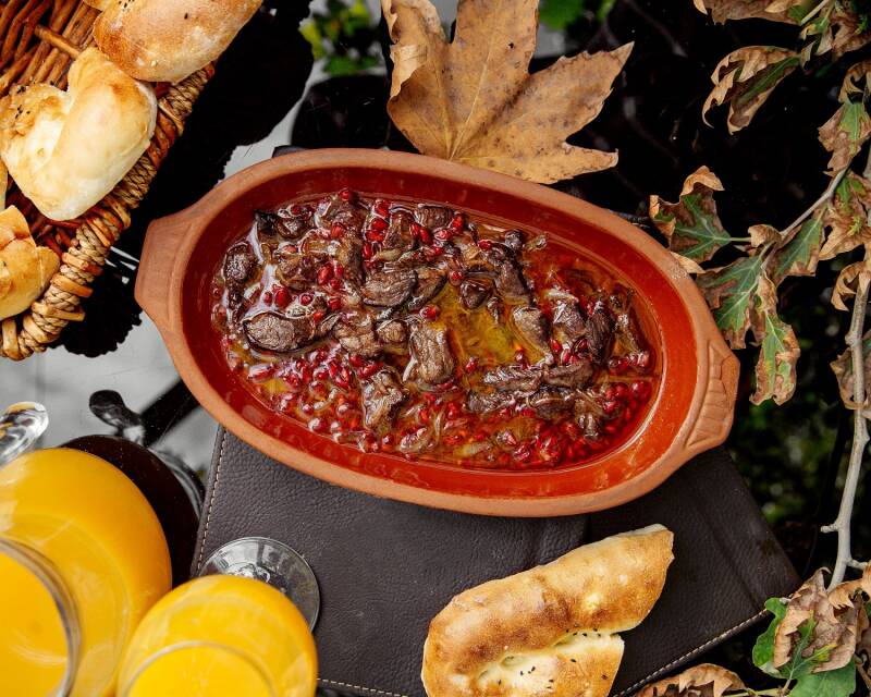 Cordero con Granada y Cebolla