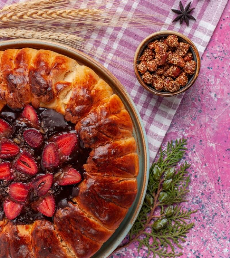 Pastel de Frutas con Fresas Caramelizadas