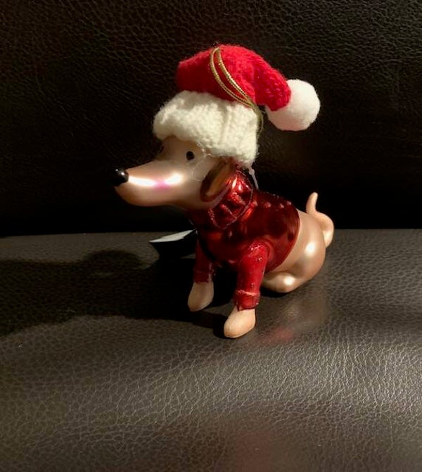Kerstbal zittende teckel