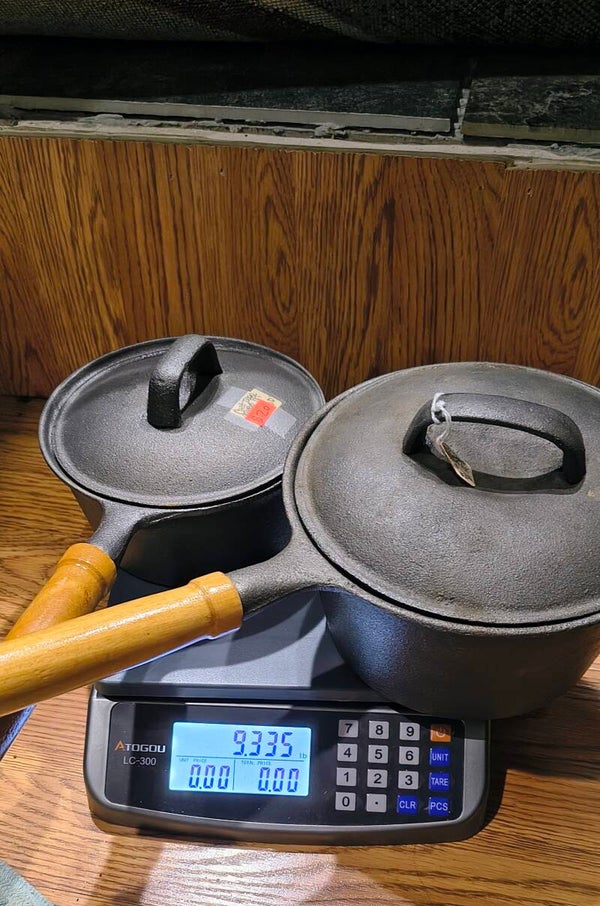 Cast iron pots (set of 2)