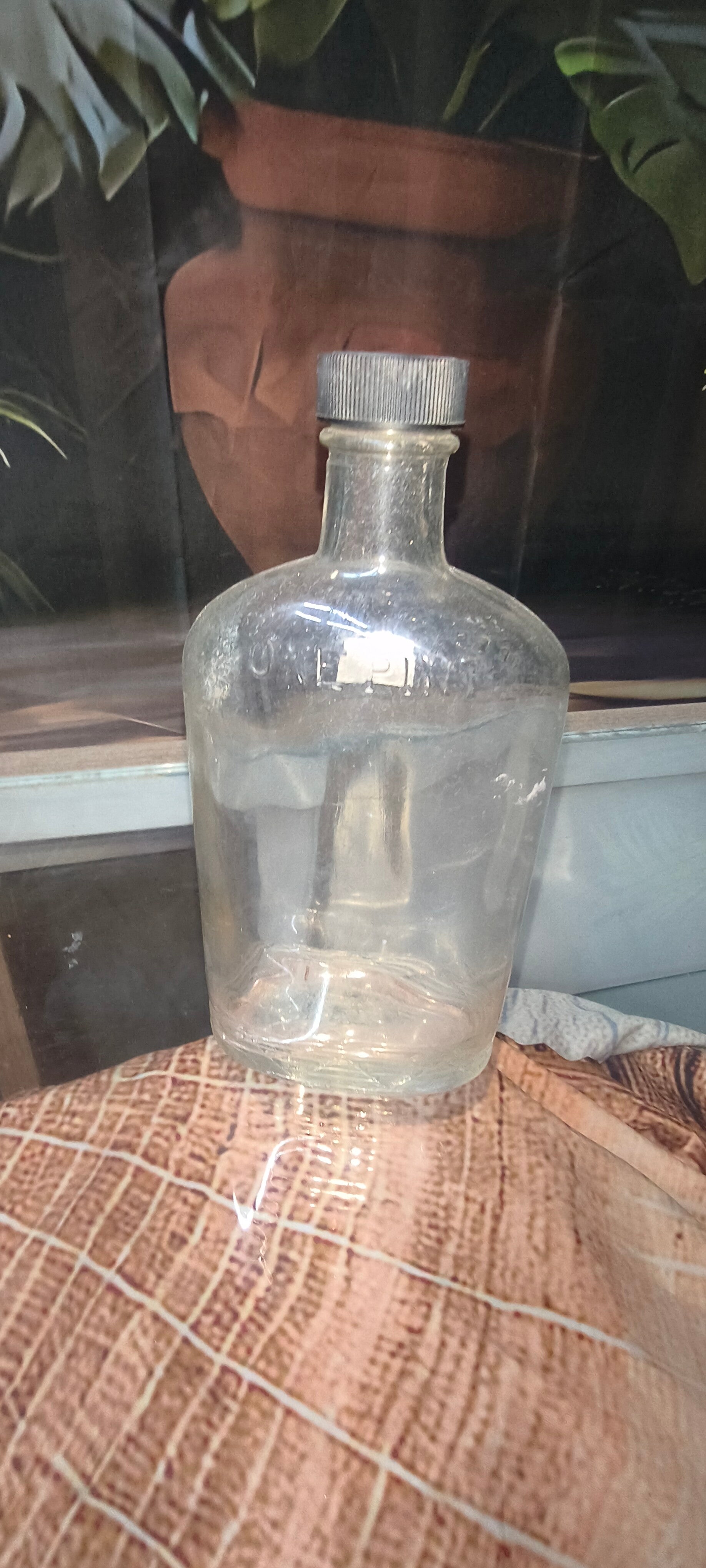 Vintage Embossed "ONE PINT" Clear Glass Liquor Flask Bottle