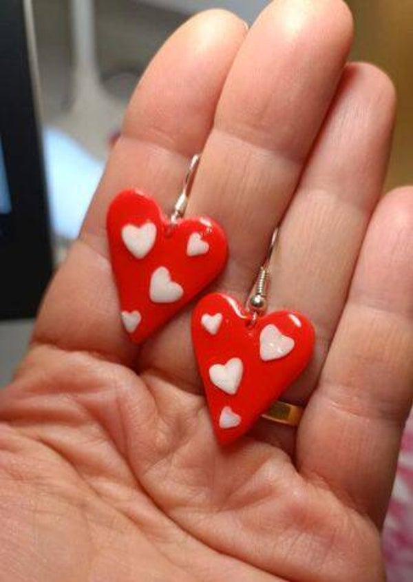 Boucles d'oreilles Crochets Coeur Rouge & Blanc  en Cernit