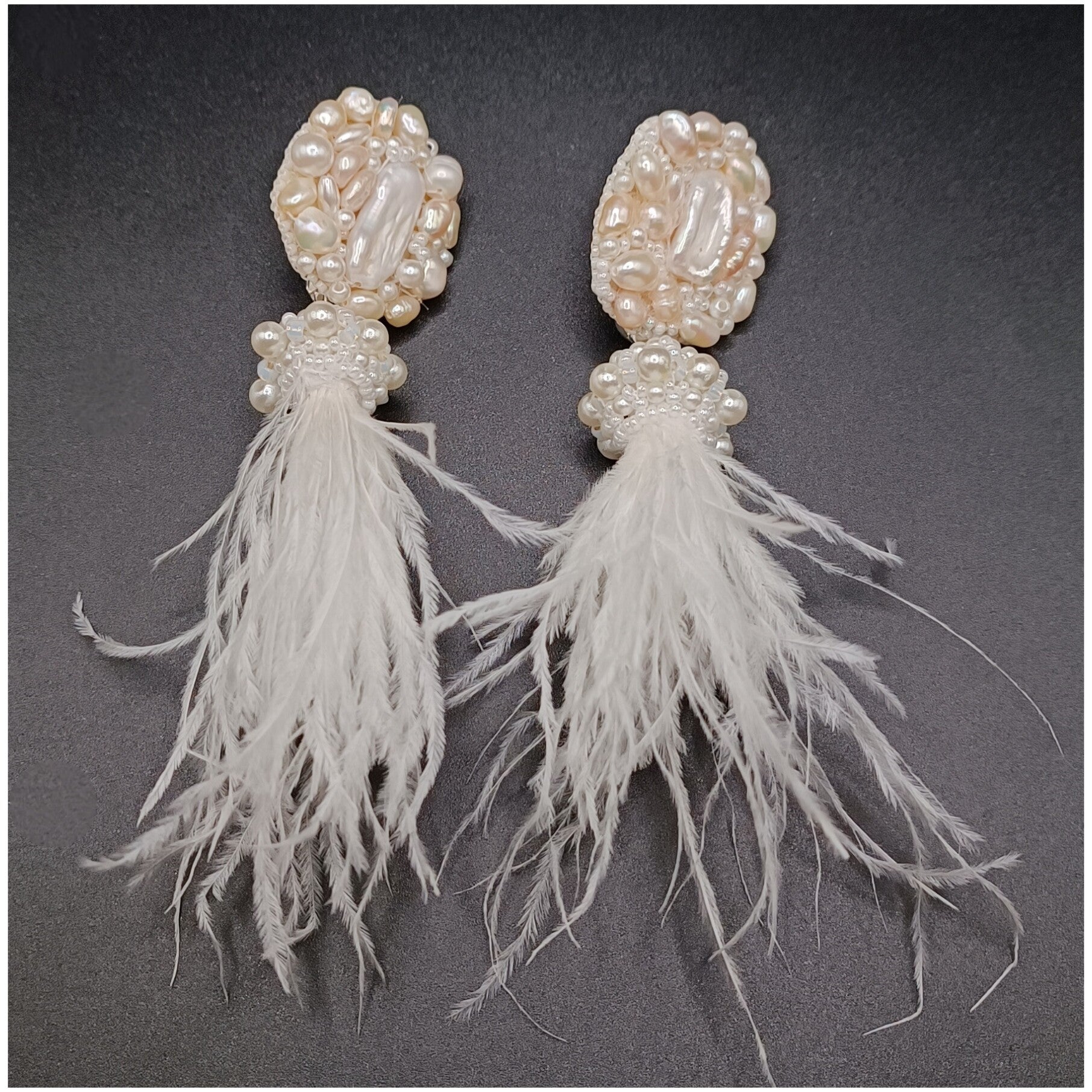 Pendants d'oreilles  Clous fantasie en Nacre Blanche Baroqoues