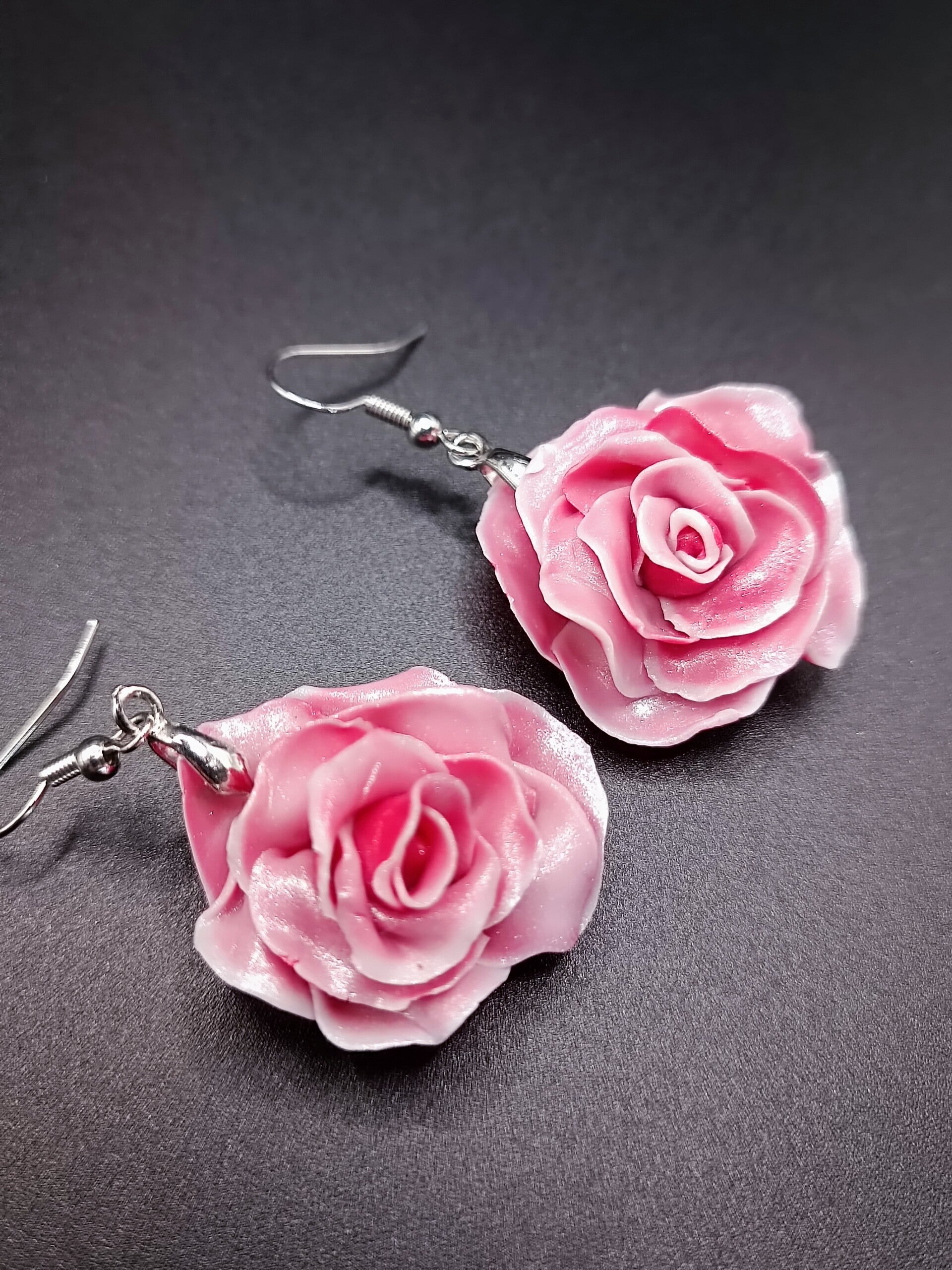 Boucles d'oreilles Crochet "Rose Cerise" en Cernit - pâte polymère