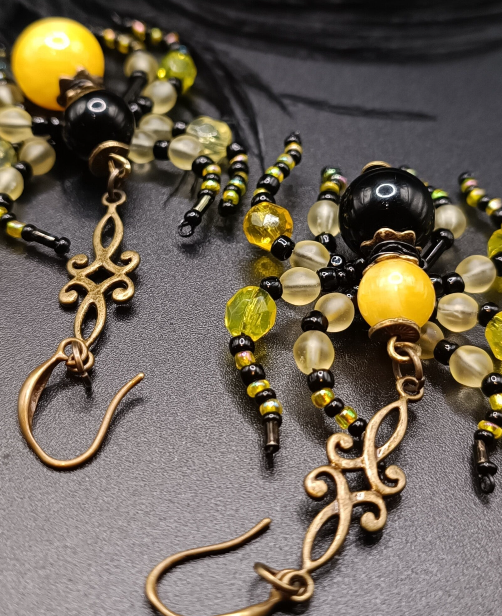 Boucles d'oreilles Crochets Araignées en Onyx et Agate jaune