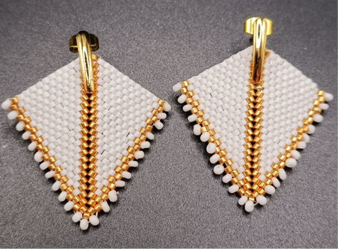 Boucles d'oreilles  Clous  tissées Brick Stitch en Perles Miyuki Delica Blanc Doré