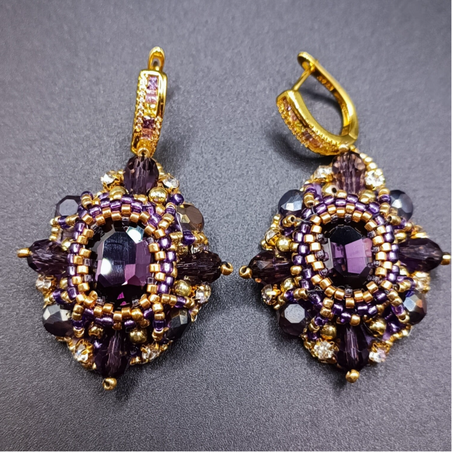 Boucles  d'oreilles Cliquets  fantasie en Cristaux et Perles Roccailles