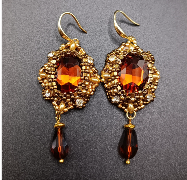 Boucles d'oreilles  Crochets fantasie en Cristaux Congac  et Perles Roccailles