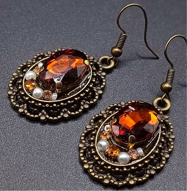 Boucles d'oreilles Crochets fantasie en Cristaux Cognac et Perles Roccailles Toho