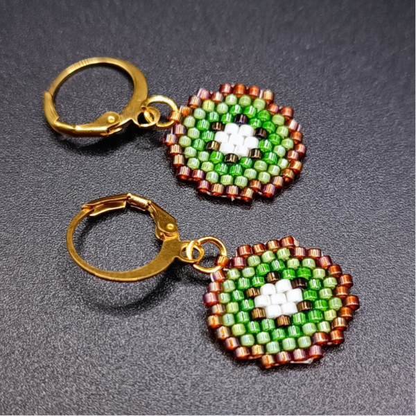 Boucles d'oreilles Creoles Kiwi  tissées Brick Stitch en Perles Miyuki Delica