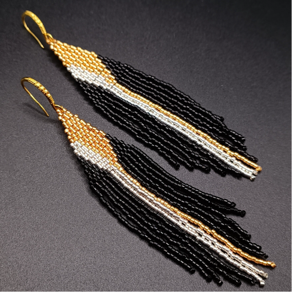 Boucles d'oreilles Crochets   Noir  et Doré tissées Brick Stitch en Perles Miyuki Delica