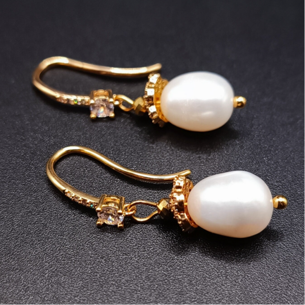 Boucles d'oreilles Crochets en Nacre Blanche baroque Laiton