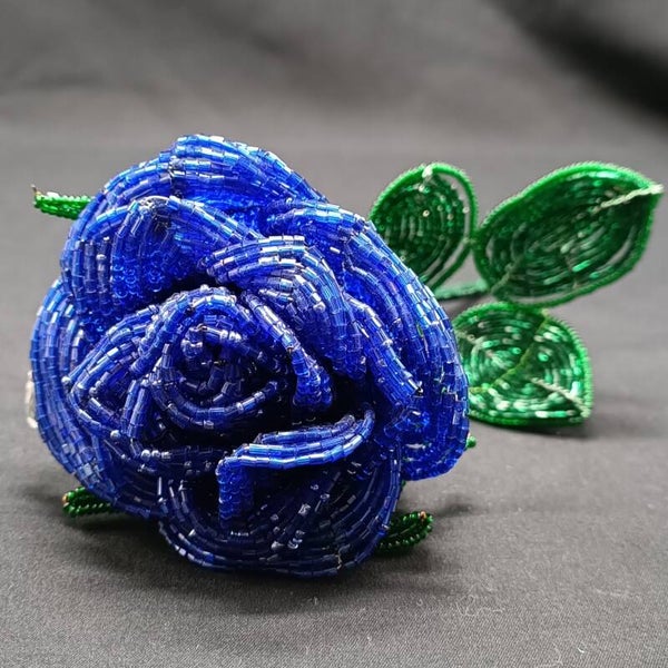 Fleur Rose Bleue en Perles rocailles et fil de fer tordu