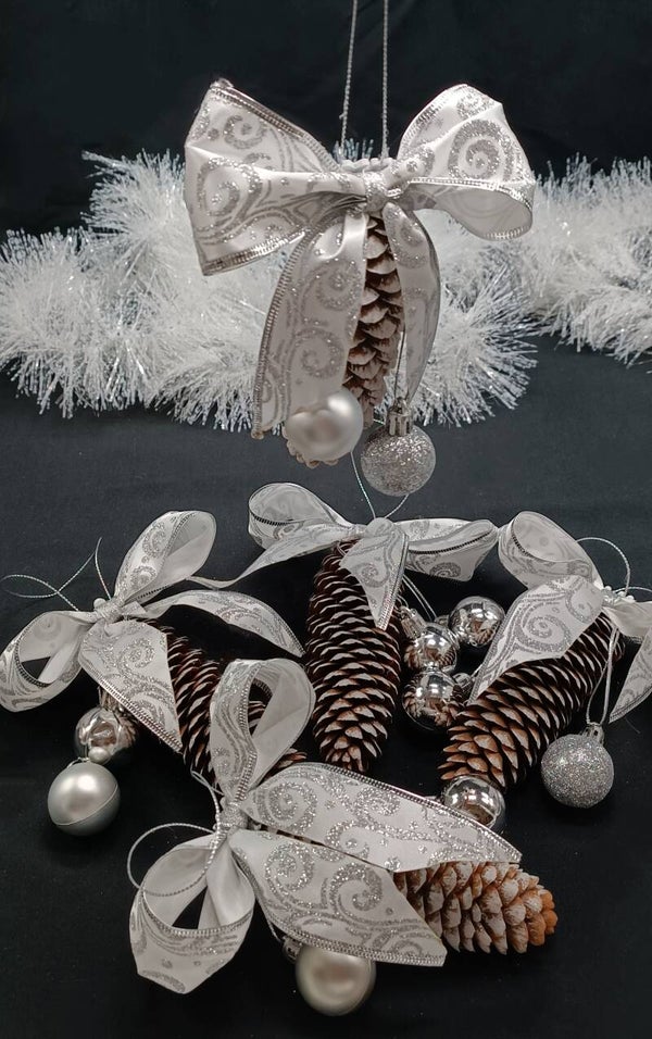 Pommes de pins de Noel Artisanal par pièce Argente