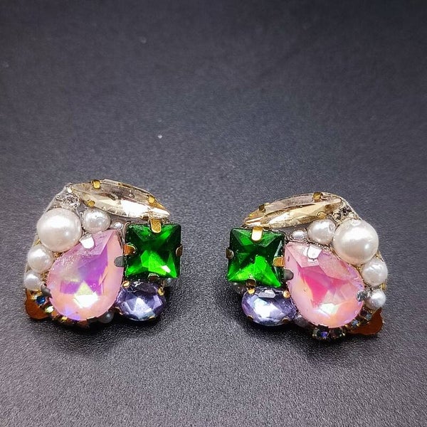 Boucles d'oreilles Clips Freeform en Cristaux Rose Aurore Boréale, Perles