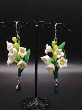 Boucles d'oreilles Crochets "Muguet" en Cernit - pâte polymère