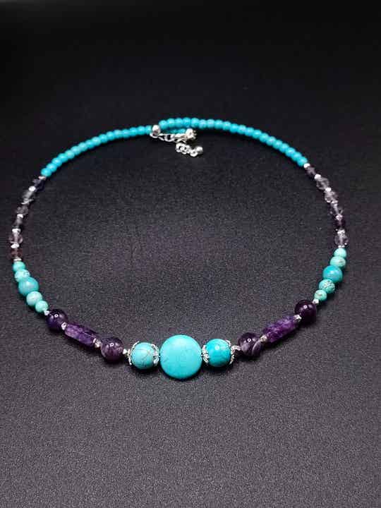 Ras de cou "Gaïa" en perles de Turquoise & Améthyste