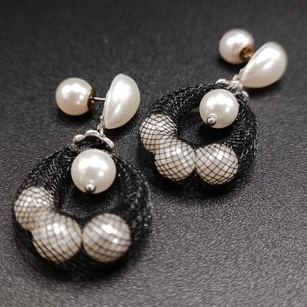 Boucles d'oreilles Clous en Tubes en Nylon & Perles Nacrées