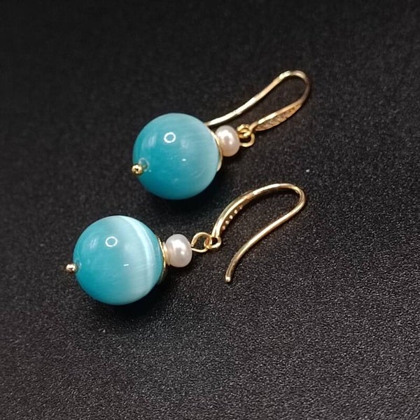 Boucles d'oreilles Crochets en Oeil de Chat/ Chrysobéryl & Nacre Blanche