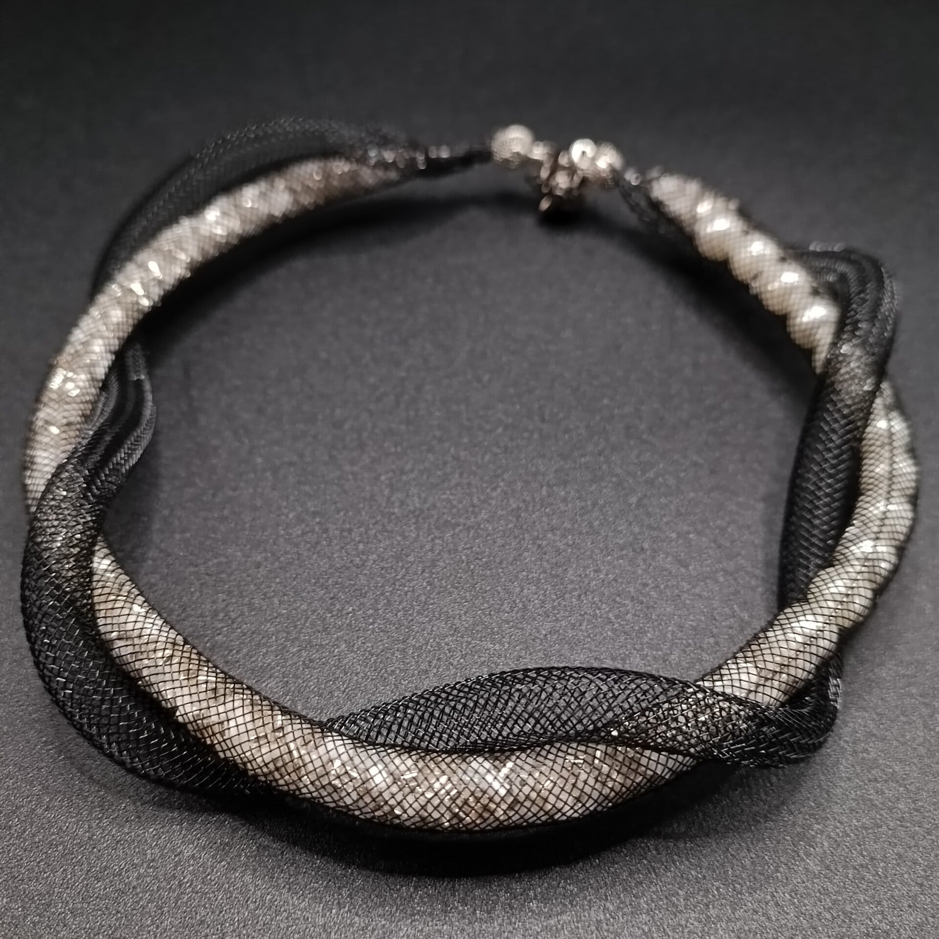 Collier/ Ras de cou en Tubes en Nylon & Nacre