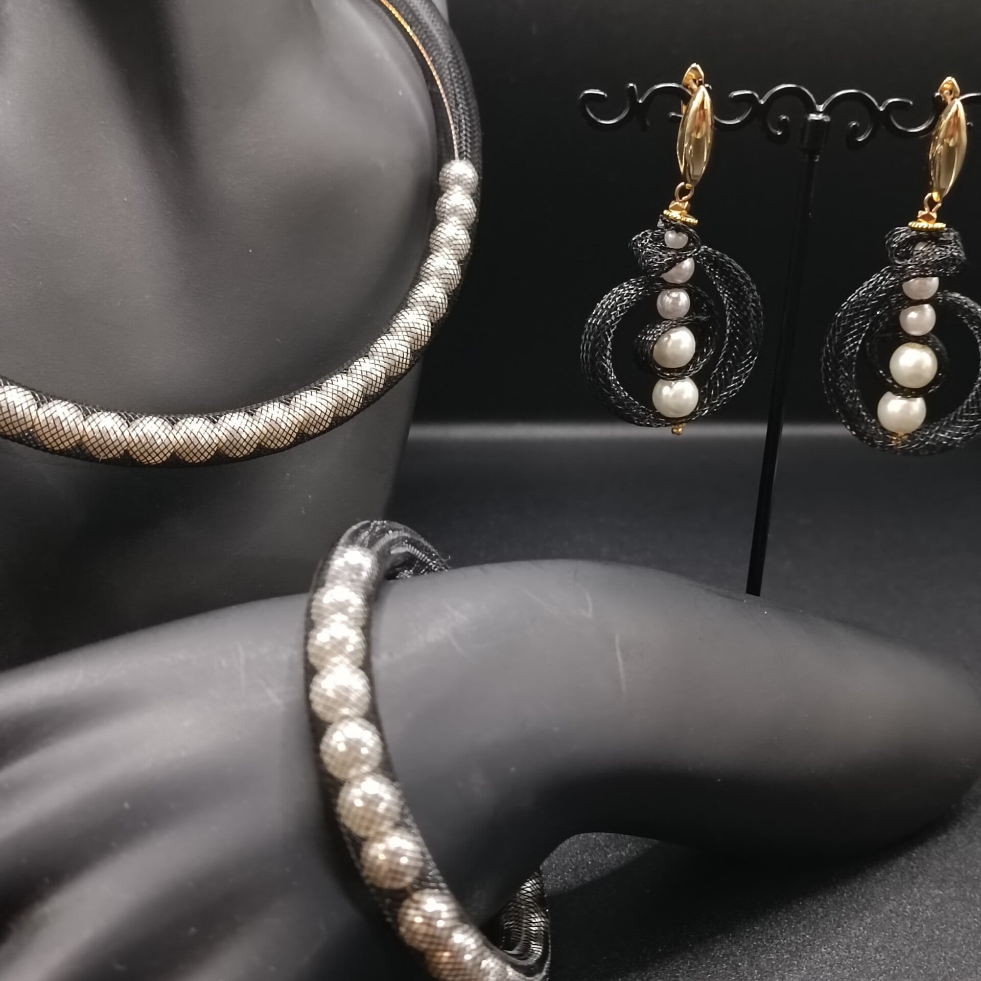 Collier/ Ras de cou en Tubes en Nylon & Nacre