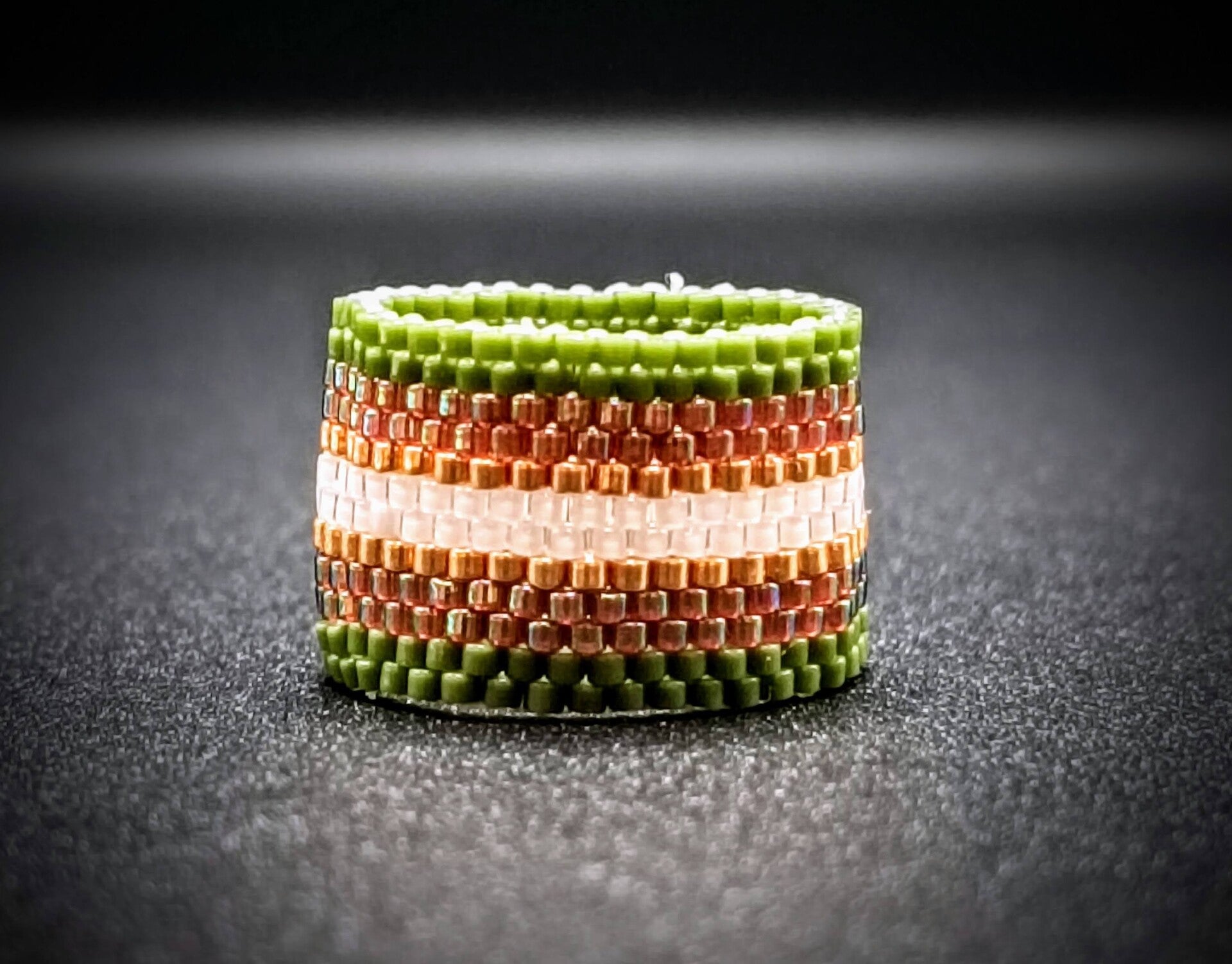 Bague Miyuki tissage peyote large Vert, Dore, Blanc