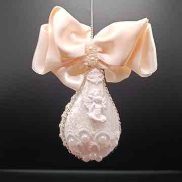 Boule - Goutte de Noel Artisanale en velours Blanc cassé décorées de moulures d'art