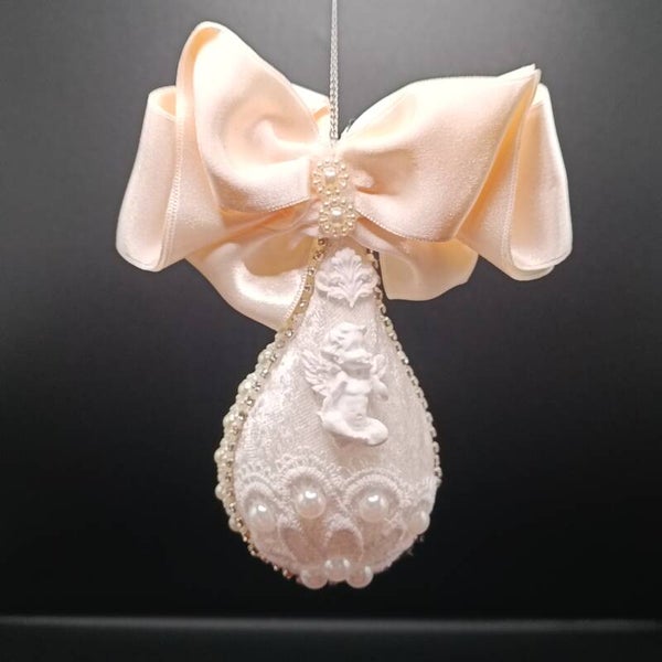 Boule - Goutte de Noel Artisanale en velours Blanc cassé décorées de moulures d'art