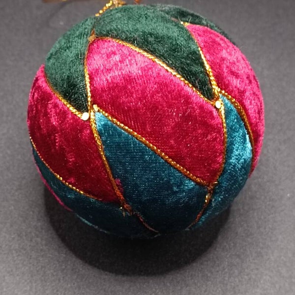 Boule de Noel Artisanale Kimekomi en velours Rouge & Vert